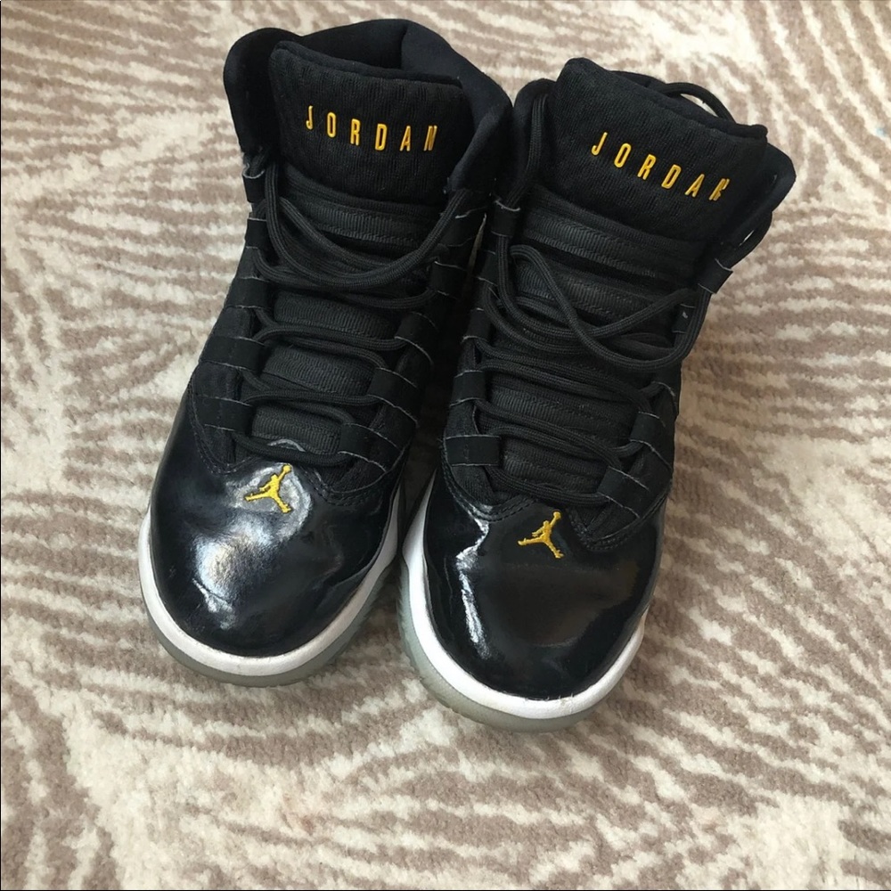 Boys jordan 11 size 5